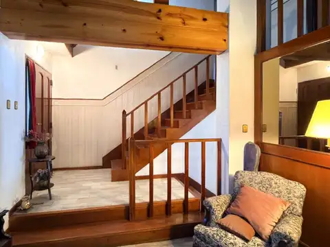Casa en Venta con 3 cocheras