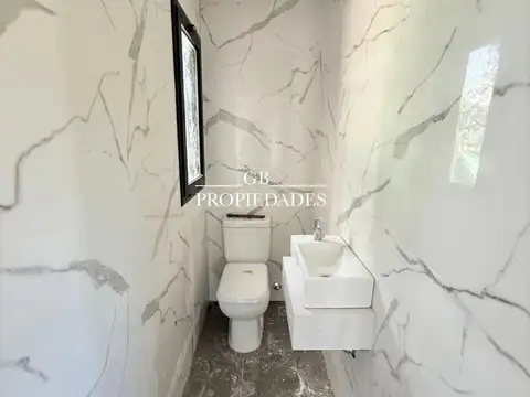 Casa en Venta con 4 cocheras