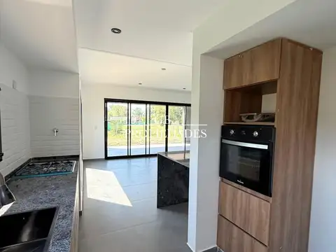 Casa en Venta en Pilar Del Este - Santa Sofia, USD 190.000