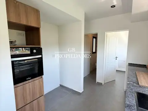 Casa en Venta con 4 cocheras