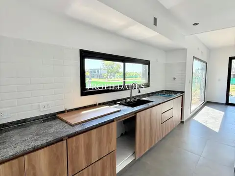 Venta de Casa 5 Ambientes en Santa Sofia, Pilar