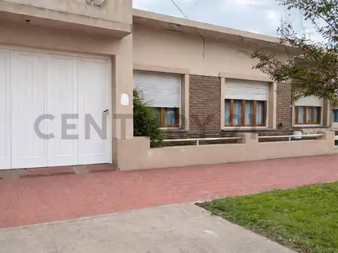 EN VENTA CASA - 3 DORMITORIOS CHILLAR AZUL