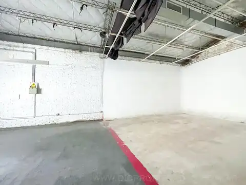 Bodega-Galpon con vivienda y patio Venta - Olivos