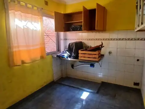Casa 4 ambientes con 1 baño