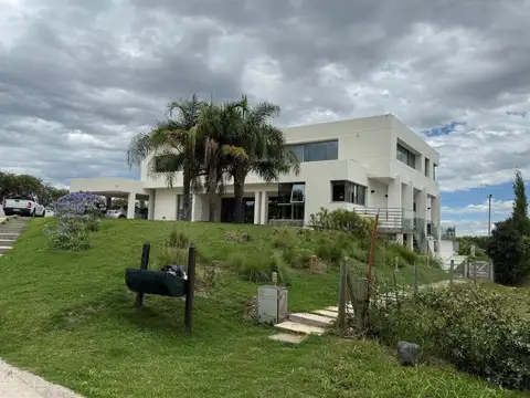 Imponente casa venta 5 dorm suite/pileta/qcho/gge s/Cobos