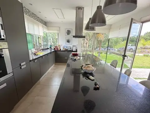 Casa en Venta con 8 cocheras