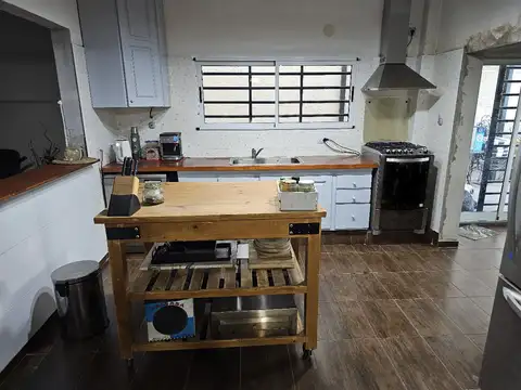 VENTA  MUY LINDA CASA 3 AMB C / COCHERA PARQUE SAN MARTIN