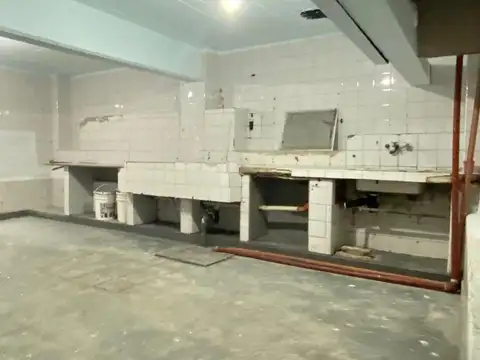 LOCAL EN VENTA EN AV LUIS MARIA CAMPOS 200