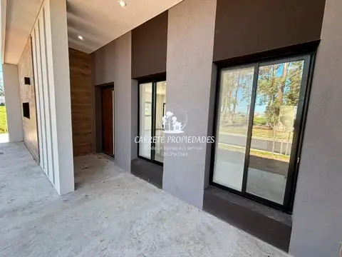 Casa en Venta en Pilar Del Este - Santa Sofia, USD 186.000