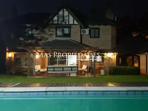 Casa 4 ambientes con 3 baños