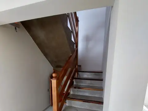 Depto Tipo Casa en Venta con 1 cocheras