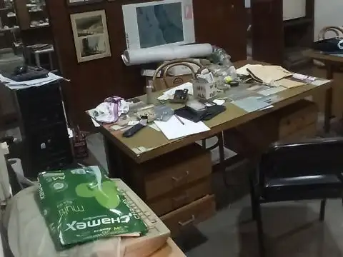 Tremendo Galpón 650m2 con Local y Oficinas