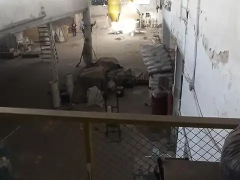 Tremendo Galpón 650m2 con Local y Oficinas 