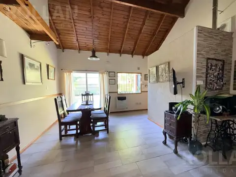 Casa en Venta con 2 cocheras