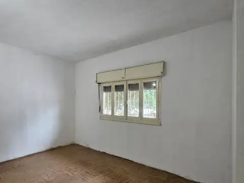 RETASADA! CASA LUMINOSA DOS DORMITORIOS, EN PH