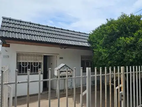 RETASADA! CASA LUMINOSA DOS DORMITORIOS, EN PH 