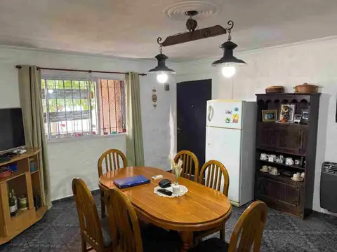 Casa 4 ambientes con 1 baño