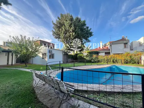 Casa con parque y piscina
