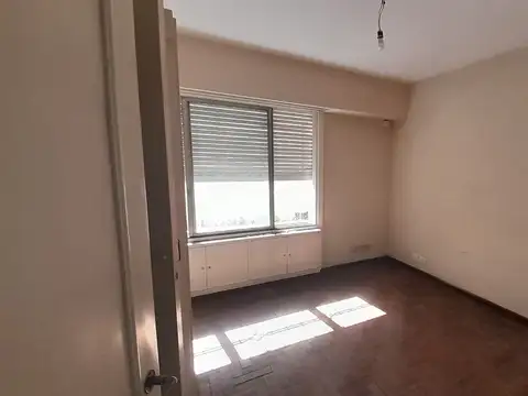 Casa en Alquiler con 2 cocheras