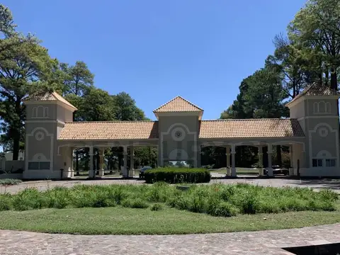 Lote 900 m² en Pinares Golf & CC | Capilla del Señor| Entorno Natural y Golf