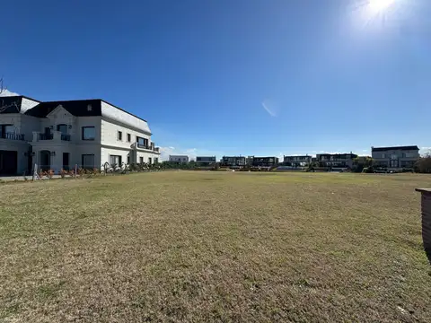 Lote al agua Virazon