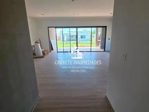 Casa en Venta con 3 cocheras