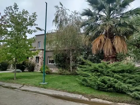 Casa en Alquiler de 3 dormitorios