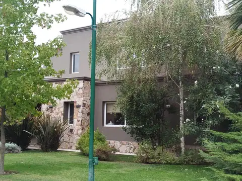 Casa en Alquiler en Lujan De Cuyo, USD 3.000