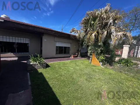 Casa 5 ambientes con 2 baños