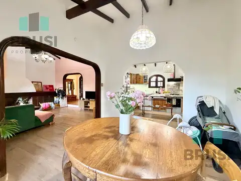 Casa en Venta con 3 cocheras