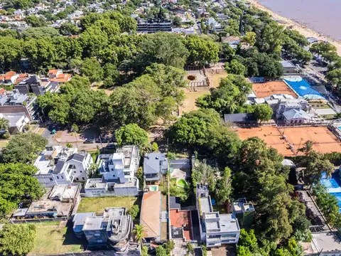 Terreno en Venta en Alberdi, USD 180.000
