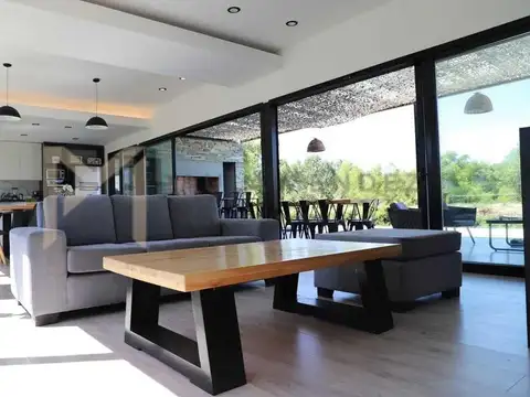 Casa 6 ambientes con 4 baños
