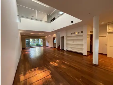 Casa 4 ambientes con 5 baños