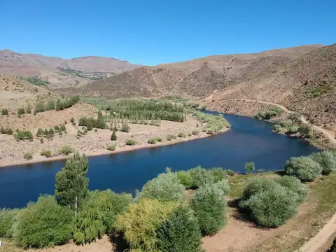 Campo Nahuel Mapi sobre Rio Aluminè - Patagonia Argentina