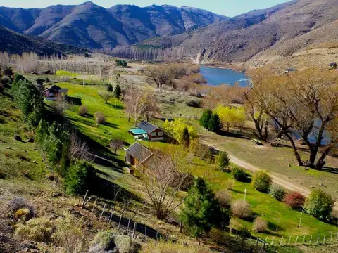 Campo Nahuel Mapi sobre Rio Aluminè - Patagonia Argentina