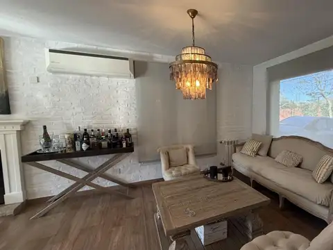 Casa en Venta con 3 cocheras