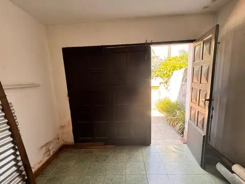 Casa 6 ambientes con 1 baño