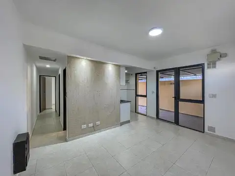 Casa al frente 2 dormitorios con patio y cochera en Echesortu