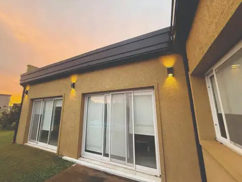 Casa en Venta en Pilar Del Este, USD 235.000