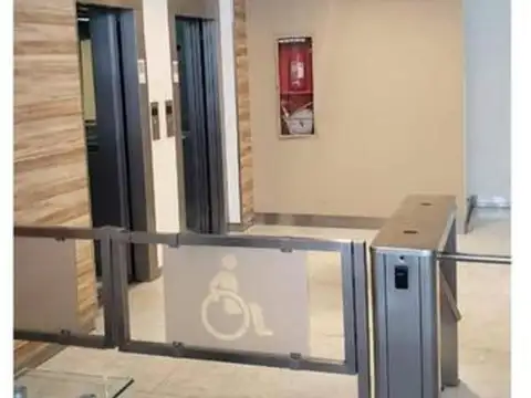 Oficina Monoambiente con 4 baños