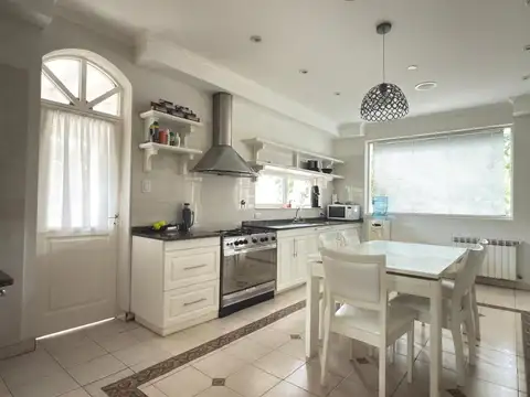 Casa en Venta en Abril Club De Campo, USD 550.000