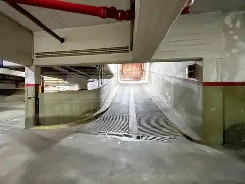 Cochera cubierta Alquiler -  Av. Centenario en San Isidro