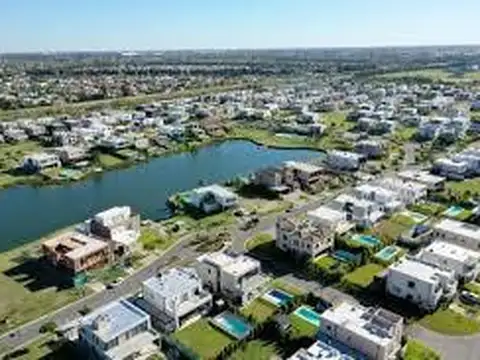 Blvd. Los Castaños al 300