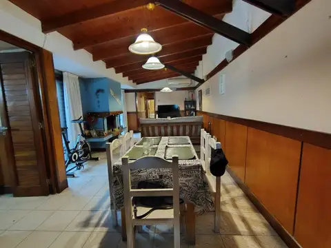 CASA EN VENTA  BERISSO DOS DORMITORIOS CON PARQUE 