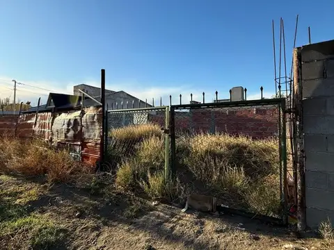 TERRENO CON MEJORA EN KM 14