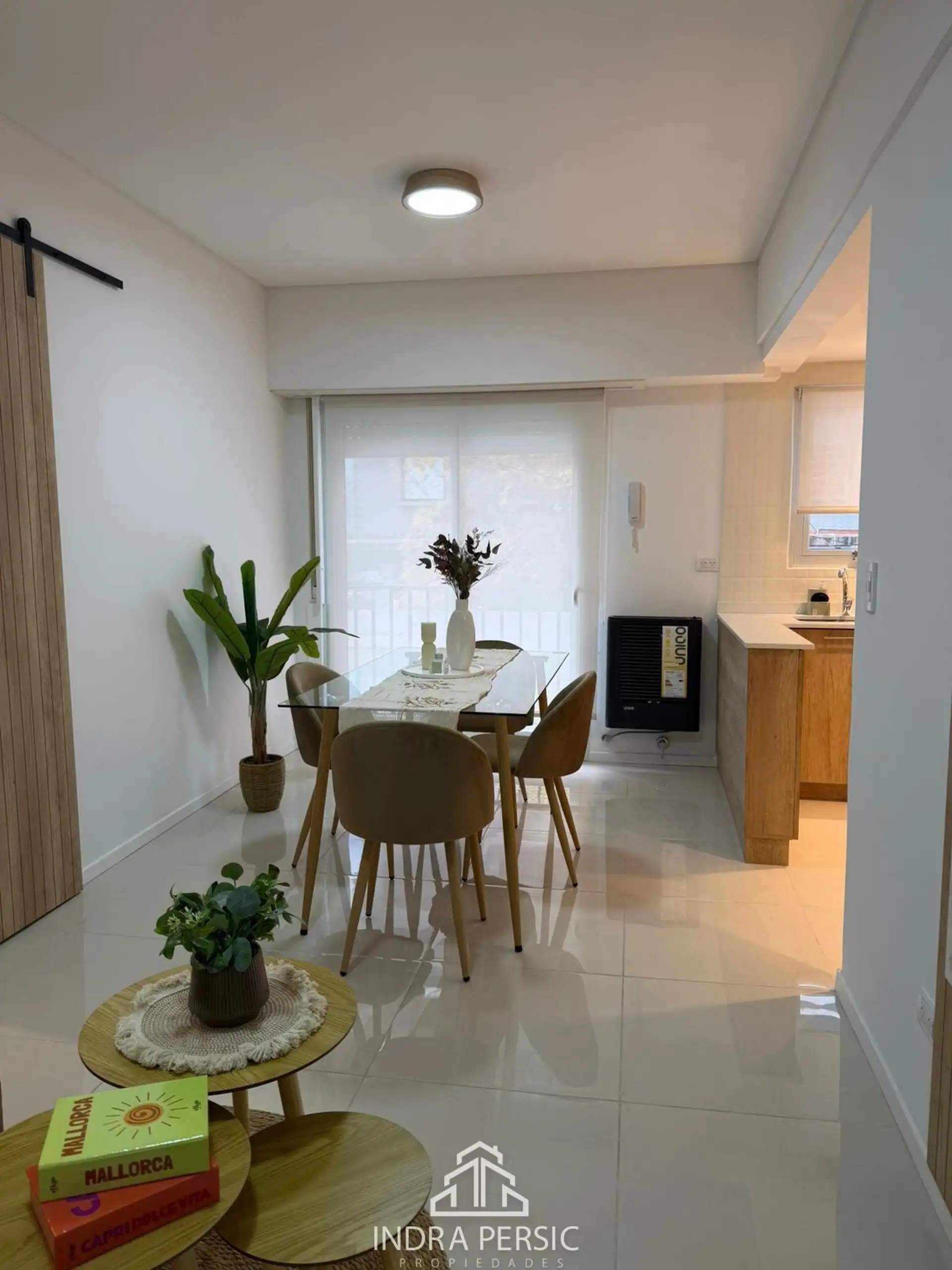 Depto 3 amb, 70m² con balcón — Centro