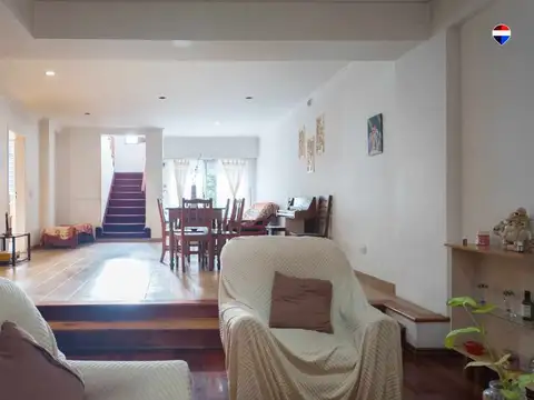 Casa 6 ambientes con 2 baños
