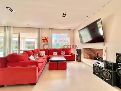 Casa en Venta con 4 cocheras