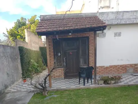 CASA EN EXCELENTE UBICACION CON TERRENO  