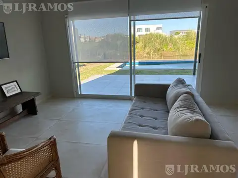 Casa en Alquiler Temporal con 2 cocheras